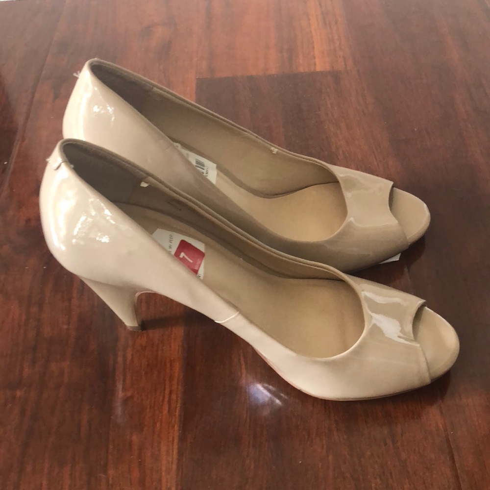Nude pep toe shoes